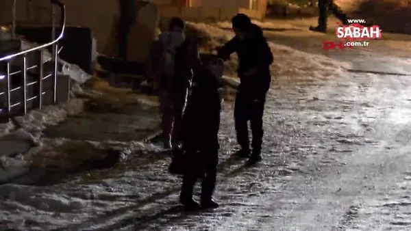 Maltepe'de yollar tuzlanmayınca, sokak buz pistine döndü; vatandaşlar yürümekte zorlandı | Video
