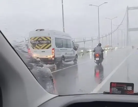 istanbul-firtinada-kopruyu-gecmeye-calisan-motosikletlilere-diger-araclar-kalkan-oldu-1767879616409.jpg