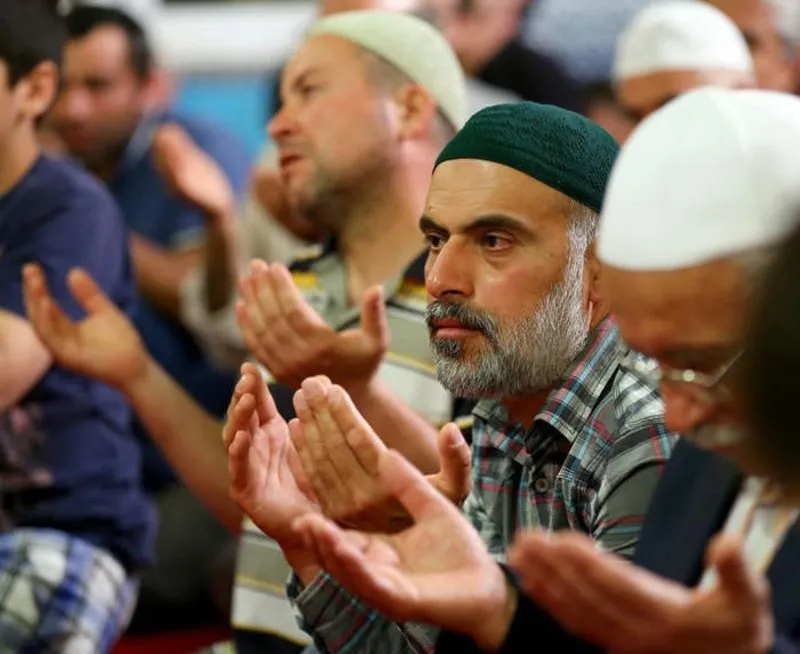 Teravih Namazi Kac Rekat Nasil Kilinir En Son Haber
