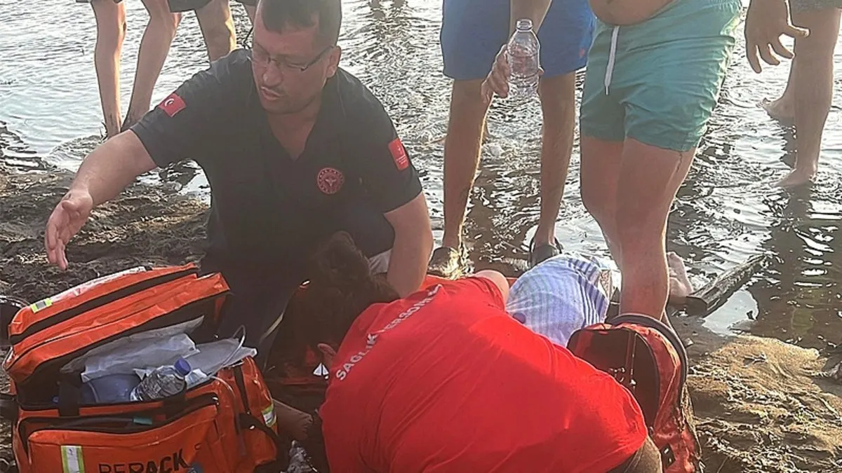 Zonguldak’ta korku dolu anlar: Baba ve çocukları boğulma tehlikesi geçirdi! Zonguldak’ta korku dolu anlar: Baba ve çocukları boğulma tehlikesi geçirdi!