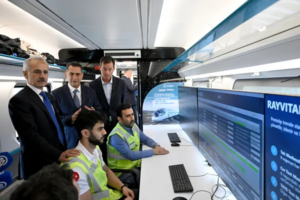 bakan-uraloglu-tarih-verdi-milli-hizli-tren-icin-geri-sayim-ankara-kirikkale-hattinda-test-edildi-1793255750348.jpg