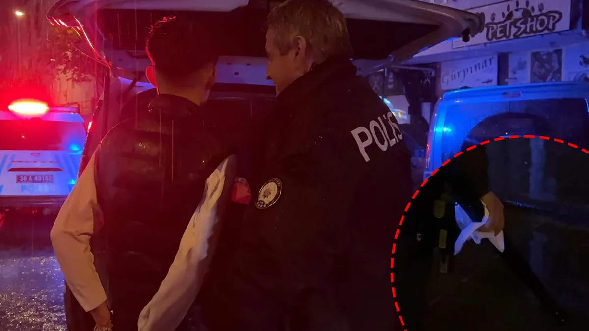 Kayseri’de korku dolu anlar! 15 yaşındaki çocuk elinde tüfekle sokak sokak dolaştı: Polisi görünce… Kayseri’de korku dolu anlar! 15 yaşındaki çocuk elinde tüfekle sokak sokak dolaştı: Polisi görünce…