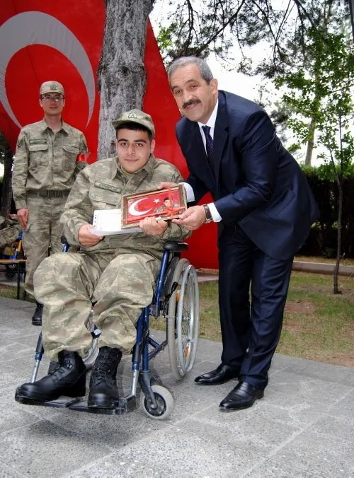 Çakı gibi asker oldular