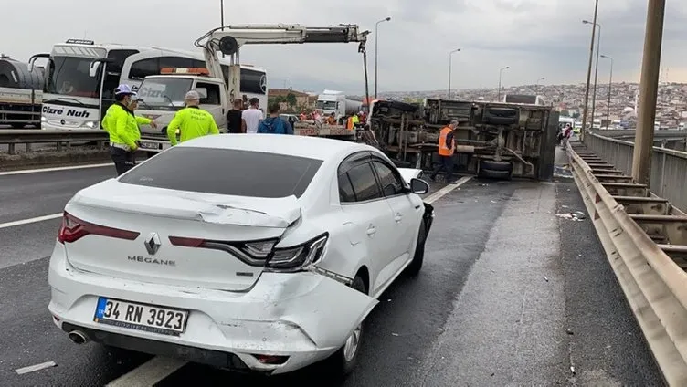 SON DAKİKA: İstanbul yolu ulaşıma kapandı! Kilometrelerce kuyruk oluştu!