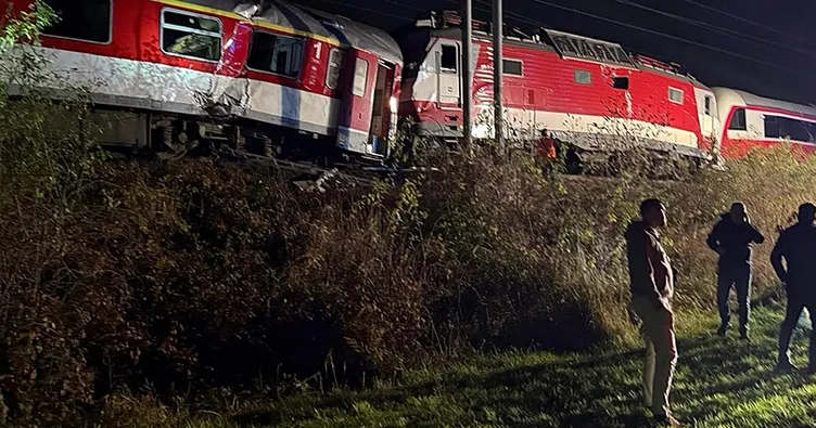 Raylarda kaos: Slovakya’da trenler çarpıştı!