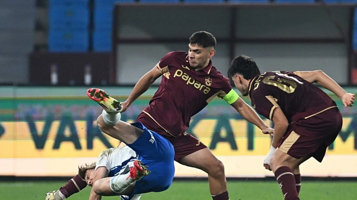 Trabzonspor, UEFA Gençlik Ligi’ne veda etti! Trabzonspor, UEFA Gençlik Ligi’ne veda etti!