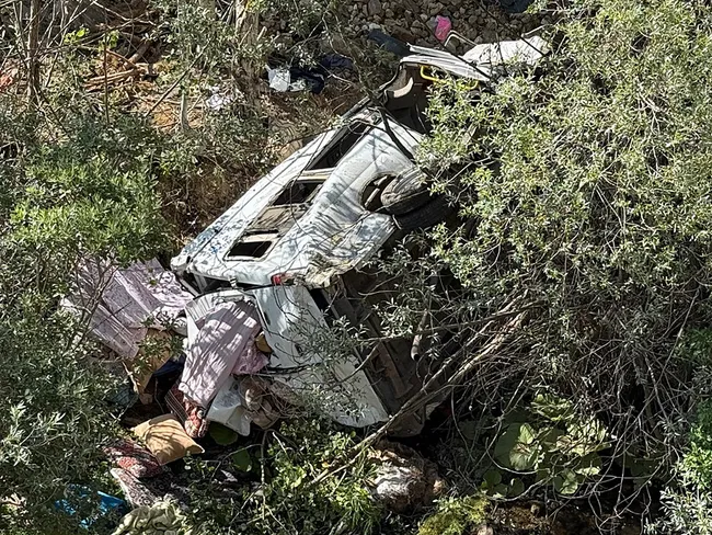 Son dakika: Sivas’ta minibüs uçuruma yuvarlandı: 3 ölü çok sayıda yaralı!