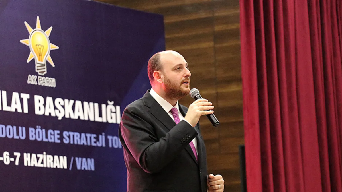 AK Parti Genel Başkan Yardımcısı Ahmet Büyükgümüş konuşma yaparken