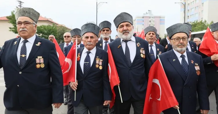 Sivas’ta gazilerden gurur yürüyüşü