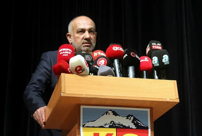 kayserisporda-2-ayrilik-birden-baskan-acikladi-1686084848381.jpg