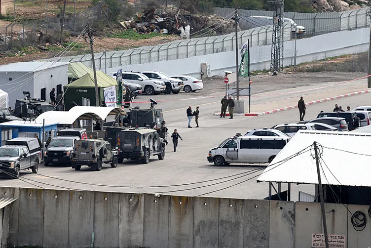 Ateşkes tehlikede: Esir takasında kriz! Netanyahu bahanelerle süreci çıkmaza sokuyor