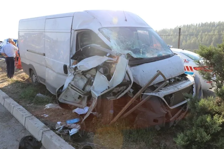 Son dakika: Manisa’da korkunç kaza! 2 ölü, 10 yaralı...