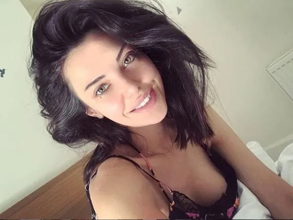 Hande Yener Den Makyajsiz Goruntu Enbursa Haber