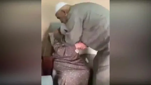 Şeyh Salah hapis cezasını yatmak üzere annesinin elini öptükten sonra İsrail makamlarına teslim oldu | Video
