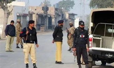 Pakistan’da polise saldırı: 3 ölü