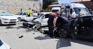 Bitlis’te iki otomobil çarpıştı! 5’i çocuk 10 yaralı