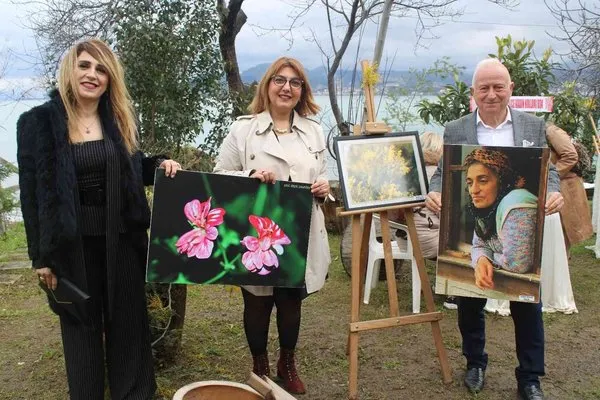 Resim sanatını, Kadınlar Günü için sergiledi