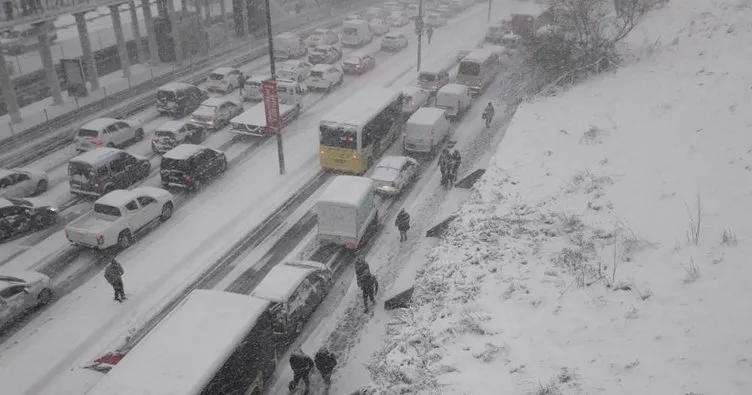 SON DAKİKA: İstanbul Valisi Ali Yerlikaya duyurdu! Trakya’dan İstanbul’a geçişler yasaklandı! E-5 trafiğe kapatıldı...