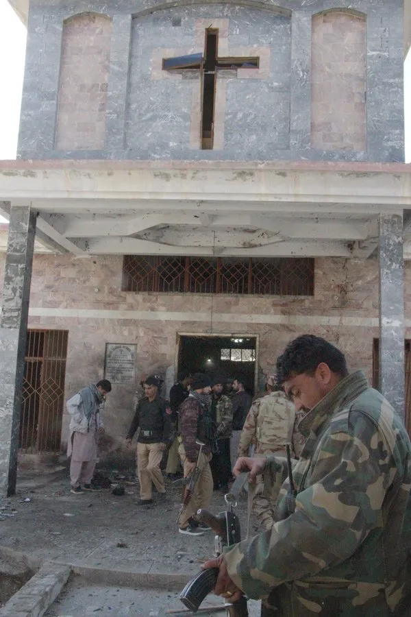 Pakistan'da pazar ayinine intihar saldırısı!