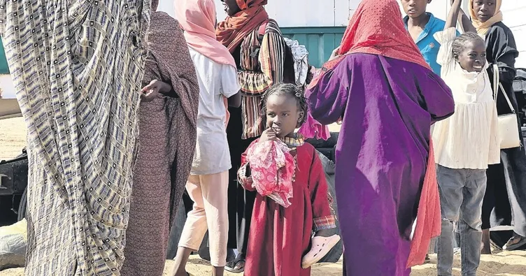 Gazze’de sustular Faşir’de seyrediyorlar