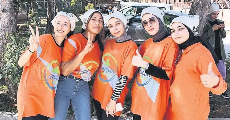Yaz kampı devletten enerjisi gençlerden