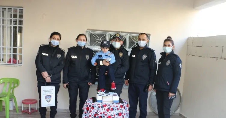 Polisten minik Mert’e sürpriz