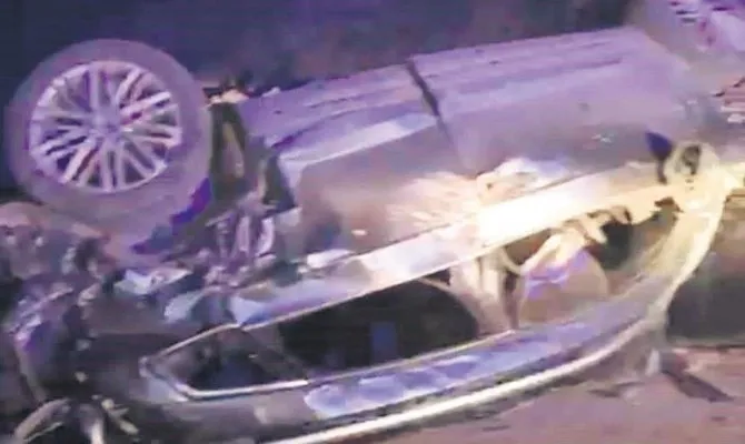 Otomobil 100 metrelik şarampole yuvarlandı: 3 ölü