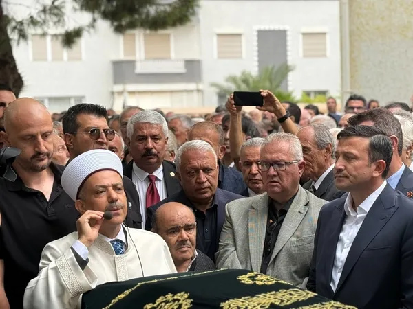 izmir-buyuksehir-belediyesi-eski-baskani-burhan-ozfatura-son-yolculuguna-ugurlandi-1790165424285.jpg