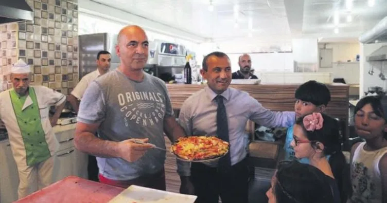 Kanada’nın ünlü Türk pizzacısı Tunceli’de çocuklara pizza yaptı