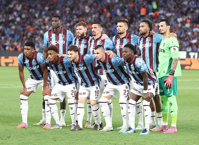 canli-trabzonspor-antalyaspor-macta-ikinci-yari-oynaniyor-1756056998808.jpeg