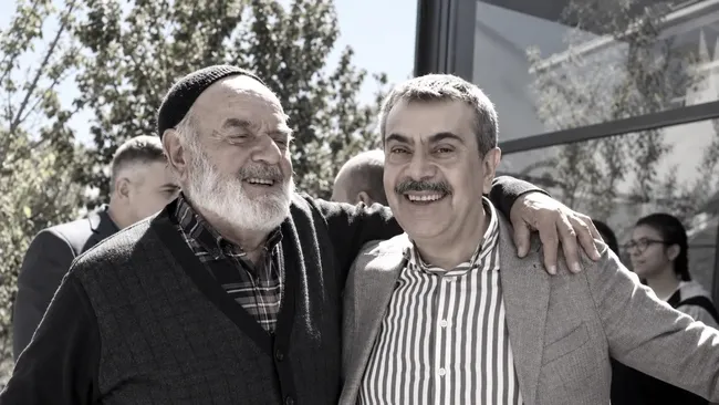milli-egitim-bakani-yusuf-tekinden-duygusal-sozler-ailesini-ilk-kez-a-habere-anlatti-benim-annem-benim-babamin-1792949350570.jpeg
