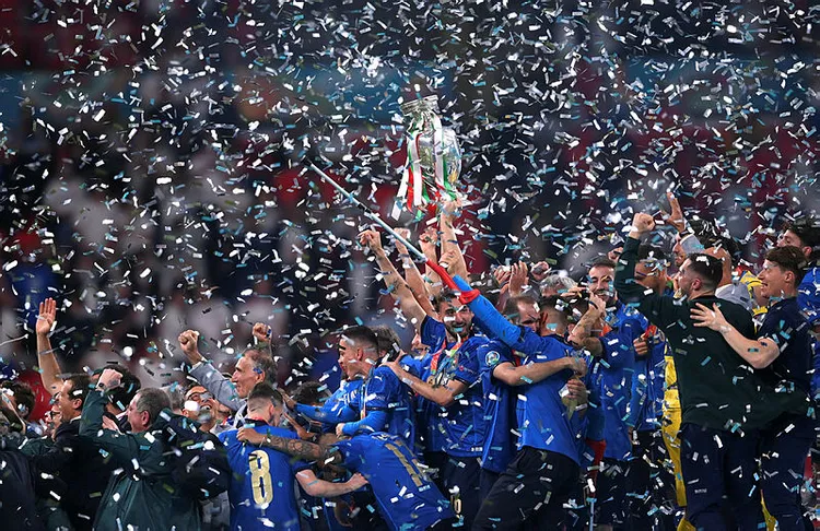 son-dakika-euro-2020-sampiyonu-italya-oldu-53-yil-sonra-1626044153085.jpg