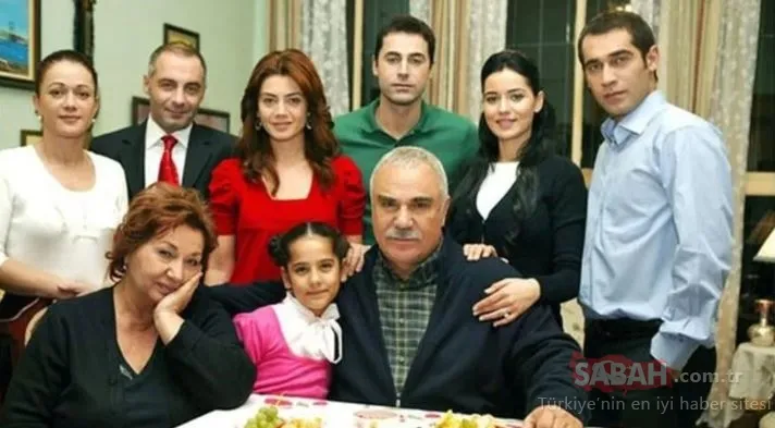 Bennu Yıldırımlar bu kez de ‘Yaprak Dökümü’nün diğer yıldızlarıyla bir araya geldi! 18 yıl aradan sonra…