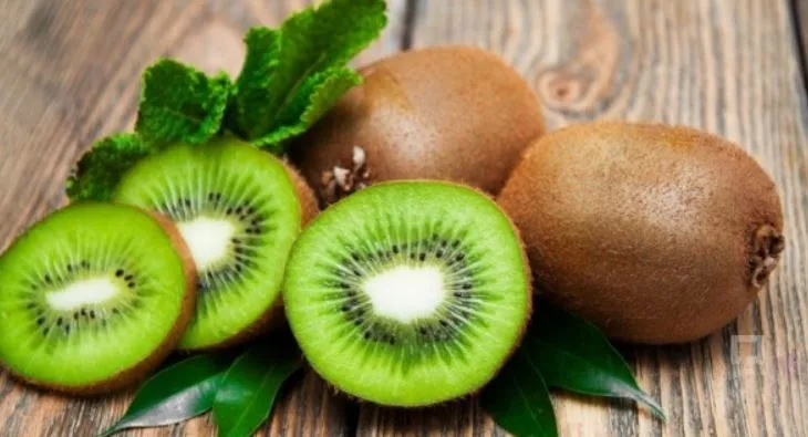 Ananas kendiliğinden organiktir ama şeftaliye dikkat!