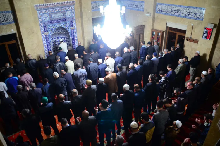 Ramazan ayının ilk teravih namazı kılındı