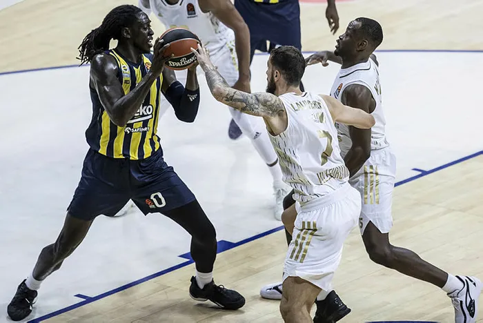 fenerbahce-beko-asveli-rahat-gecti-1666123426134.jpg