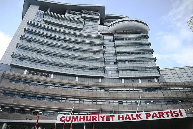 son-dakika-ozgur-ozel-yeni-parti-iddialarina-son-noktayi-koydu-kurultay-icin-tum-yollari-deneyecegiz-1780469370925.jpeg SON DAKİKA… Özgür Özel yeni parti iddialarına son noktayı koydu: Kurultay için tüm yolları deneyeceğiz!