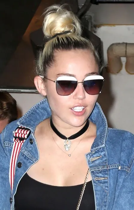 Miley Cyrus  akşam gezmesinde!