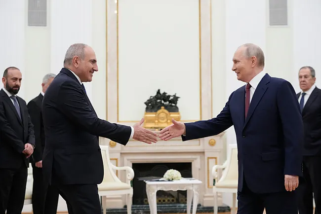 moskovada-kritik-gorusme-putin-ve-pasinyan-bir-araya-geldi-stratejik-ortaklik-ve-ittifak-vurgusu-1775071241267.jpg Rusya'dan Ermenistan hamlesi: Putin ve Paşinyan bir araya geldi! Stratejik ortaklık ve ittifak vurgusu