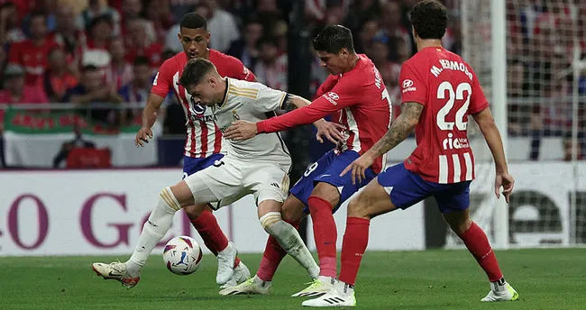 Real Madrid ligdeki ilk yenilgisini derbi maçında aldı Real Madrid ligdeki ilk yenilgisini derbi maçında aldı