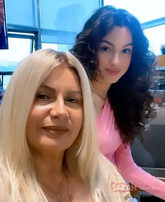 Bir Gece Masalı’nın Canfeza’sı Su Burcu Yazgı Coşkun’un sarışın annesi annesi hayran bıraktı! Güzelliğini annesine borçlu!