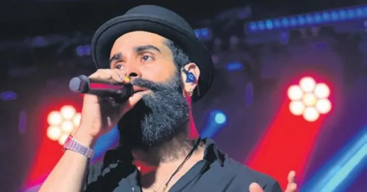 Eski ve yeni şarkılarla Bakü’yü salladı