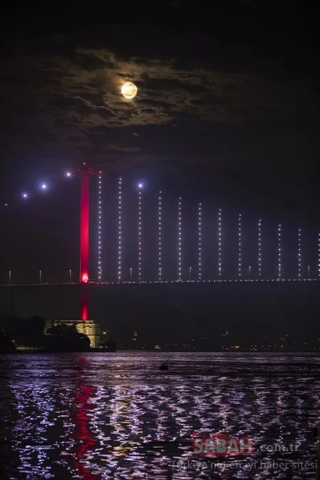 Dünya ’Kanlı Ay’a kilitlendi! İstanbul’da görsel şölen yaşandı
