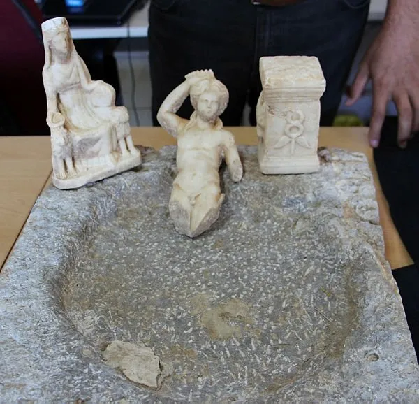 Men Kutsal Alanı’nda 5 heykel bulundu