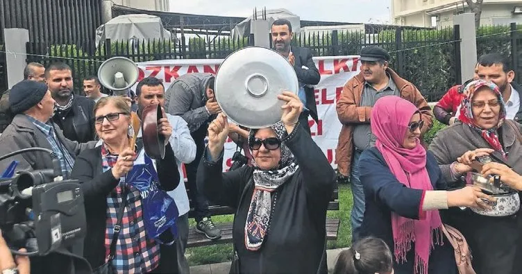 İzmir Büyükşehir’e tencere tavalı tepki