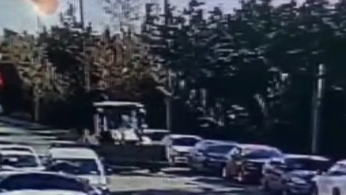 Silivri’de kontrolden çıkan kepçe araçları biçti… O anlar kamerada