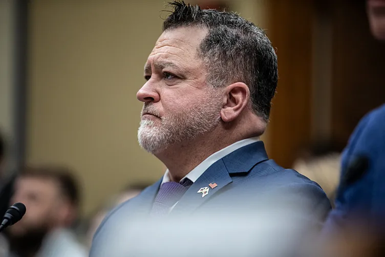 Pentagon yetkilisinden şok itiraf! UFO çalışmaları gizli tutuluyor: ‘Evrende yalnız değiliz’