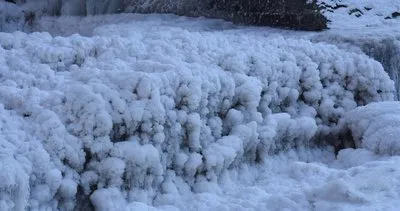 Kars’ta havaya serpilen kaynar su dondu! İşte o iç ısıtan görüntüler