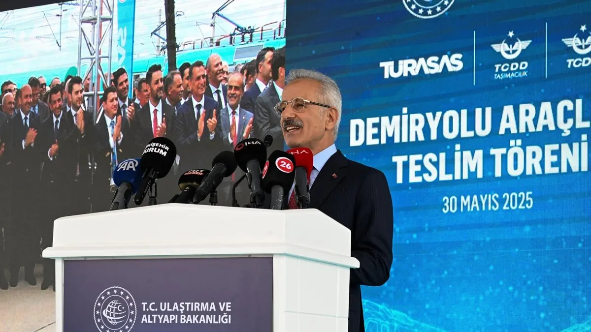 127 yeni nesil milli yük vagonu raylara indirildi