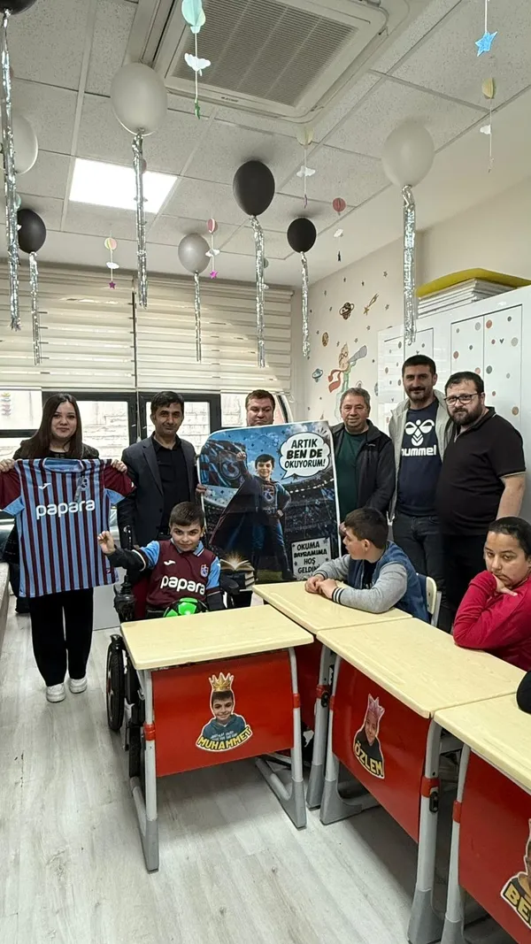 artvinde-dmd-kas-hastasi-10-yasindaki-muhammet-emin-tosunun-trabzonspor-sevgisini-ogrenen-taraftar-dernegi-uye-1779453398597.jpg